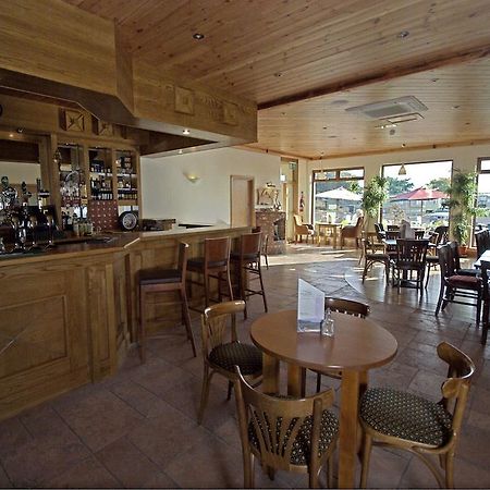Beach Hotel & Restaurant Downings Buitenkant foto