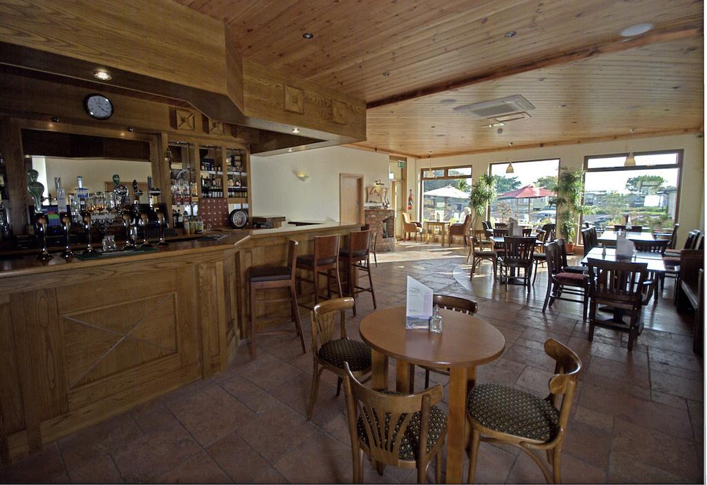 Beach Hotel & Restaurant Downings Buitenkant foto
