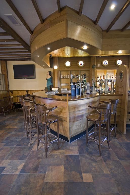 Beach Hotel & Restaurant Downings Buitenkant foto